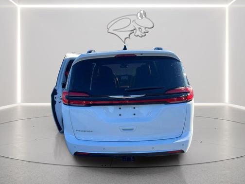 2025 Chrysler Pacifica L