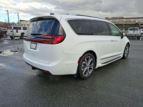 2025 Chrysler Pacifica L