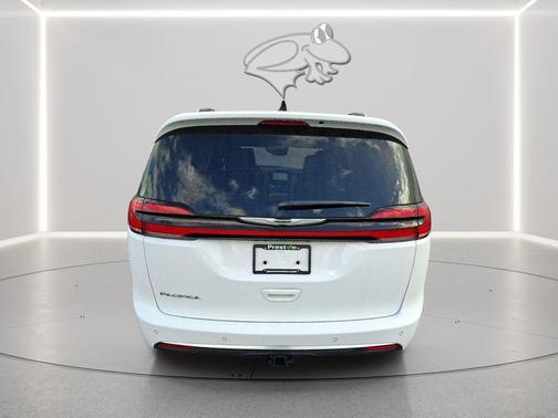 2025 Chrysler Pacifica L