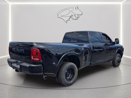 Diamond Black Crystal Pearlcoat 2026 RAM 3500 Limited Crew Cab 4x4 8' Box