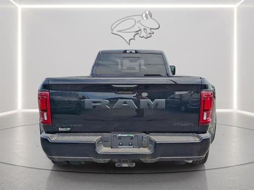 Diamond Black Crystal Pearlcoat 2026 RAM 3500 Limited Crew Cab 4x4 8' Box