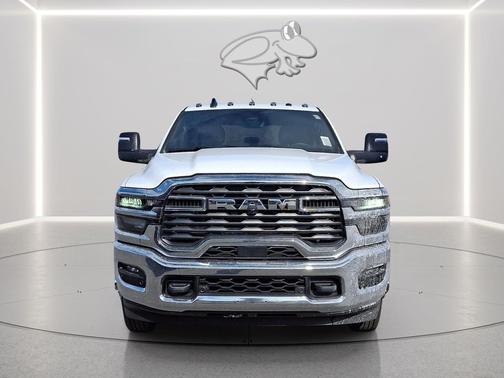 Bright White Clearcoat 2026 RAM 3500 Tradesman Crew Cab 4x4 8' Box