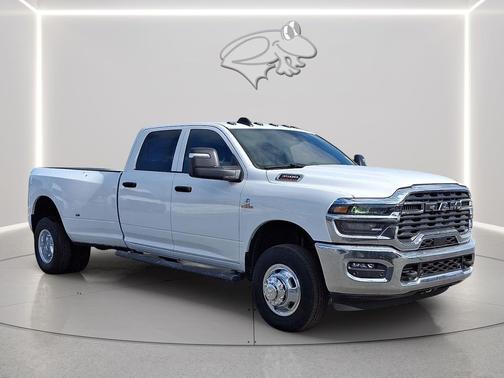 Bright White Clearcoat 2026 RAM 3500 Tradesman Crew Cab 4x4 8' Box