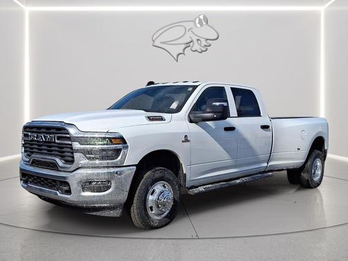 Bright White Clearcoat 2026 RAM 3500 Tradesman Crew Cab 4x4 8' Box