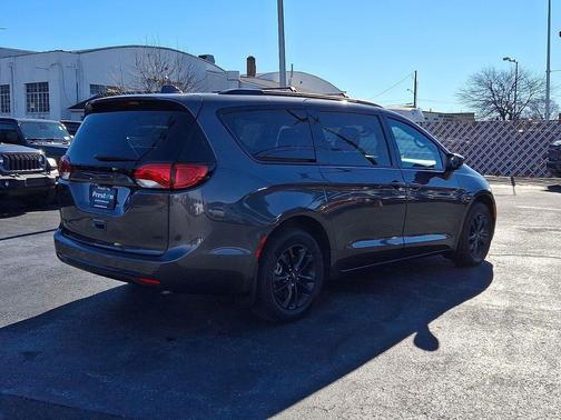 2020 Chrysler Pacifica L