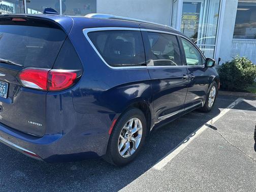 Jazz Blue Pearlcoat 2017 Chrysler Pacifica Limited