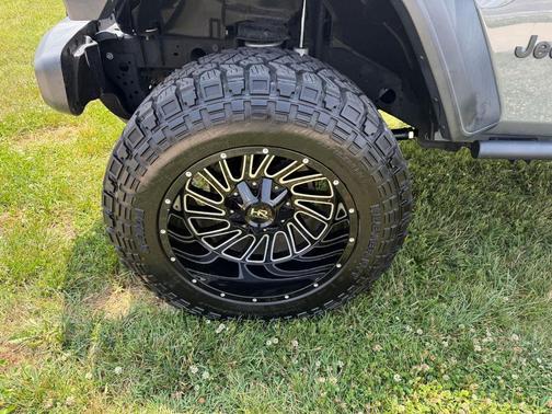 Sting-Gray Clearcoat 2021 Jeep Wrangler Willys