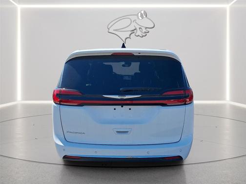Bright White Clearcoat 2026 Chrysler Pacifica L