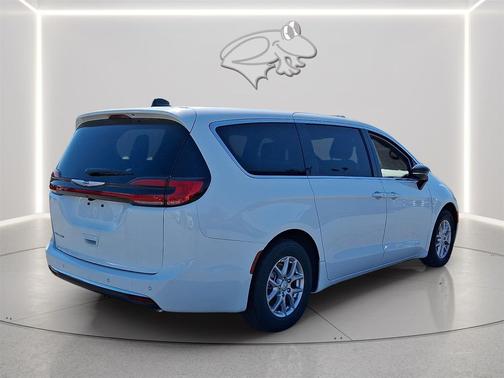Bright White Clearcoat 2026 Chrysler Pacifica L