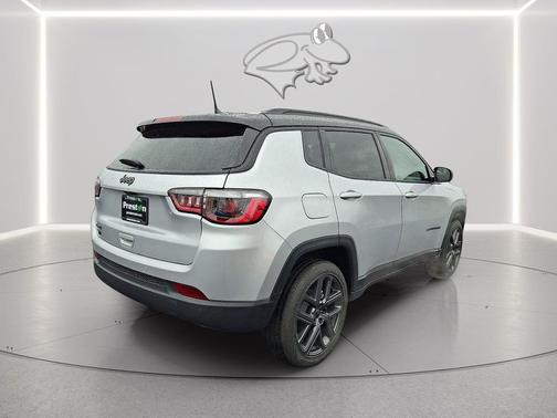 Silver Zynith Metallic Clearcoat 2026 Jeep Compass Limited