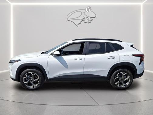 Summit White 2024 Chevrolet Trax LT