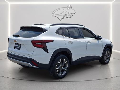 Summit White 2024 Chevrolet Trax LT