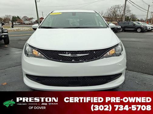 2022 Chrysler Voyager LX