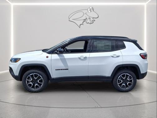 Bright White Clearcoat 2026 Jeep Compass Trailhawk