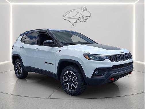 Bright White Clearcoat 2026 Jeep Compass Trailhawk