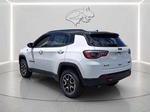 Bright White Clearcoat 2026 Jeep Compass Trailhawk
