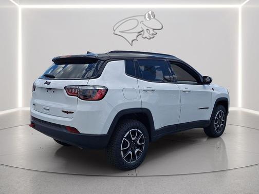 Bright White Clearcoat 2026 Jeep Compass Trailhawk