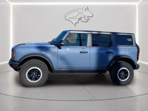 Azure Gray Metallic Tri-Coat 2023 Ford Bronco Badlands