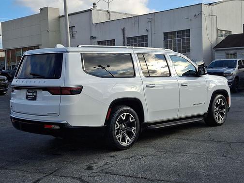 2023 Jeep Wagoneer L Series III 4x4