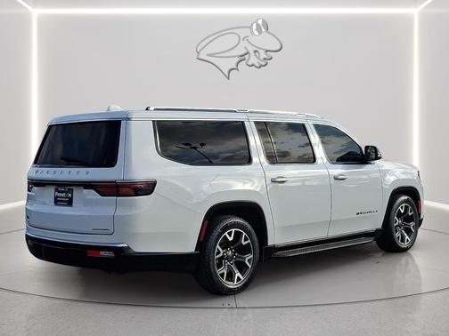 2023 Jeep Wagoneer L Series III 4x4