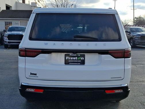 2023 Jeep Wagoneer L Series III 4x4