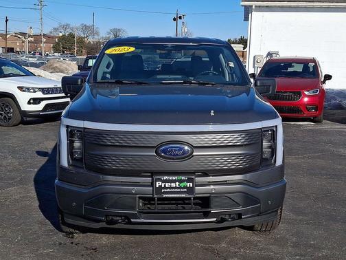 2023 Ford F-150 Lightning XLT