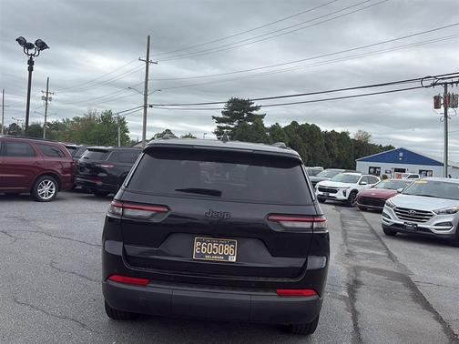 Diamond Black Crystal Pearlcoat 2023 Jeep Grand Cherokee L Altitude