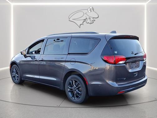 2020 Chrysler Pacifica L