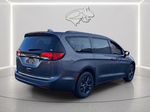 2020 Chrysler Pacifica L