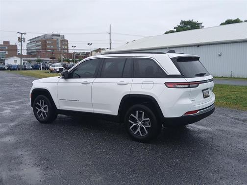 Bright White Clearcoat 2025 Jeep Grand Cherokee Limited