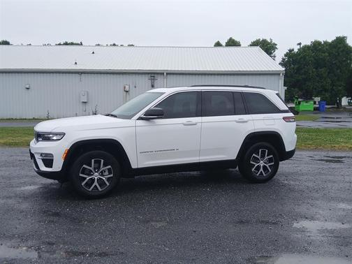 Bright White Clearcoat 2025 Jeep Grand Cherokee Limited