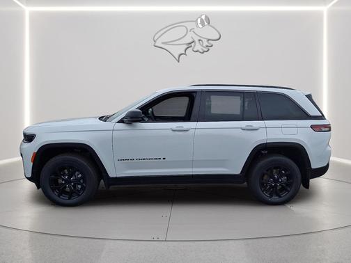 Bright White Clearcoat 2026 Jeep Grand Cherokee Altitude