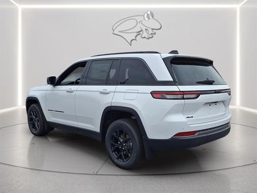 Bright White Clearcoat 2026 Jeep Grand Cherokee Altitude
