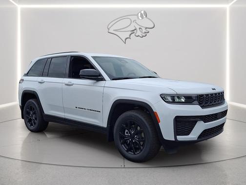 Bright White Clearcoat 2026 Jeep Grand Cherokee Altitude