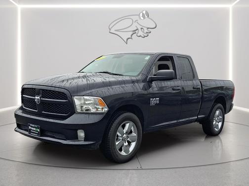 Brilliant Black Crystal Pearlcoat 2019 RAM 1500 Express