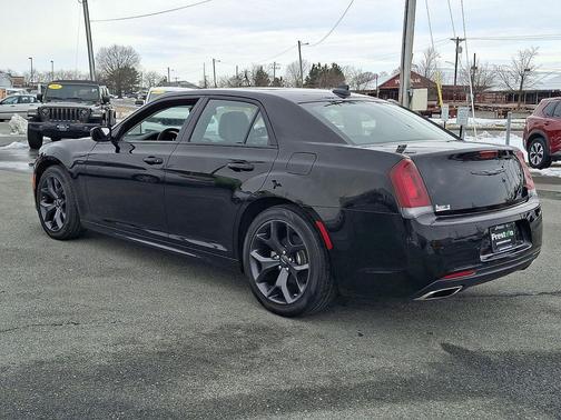 2023 Chrysler 300 Touring