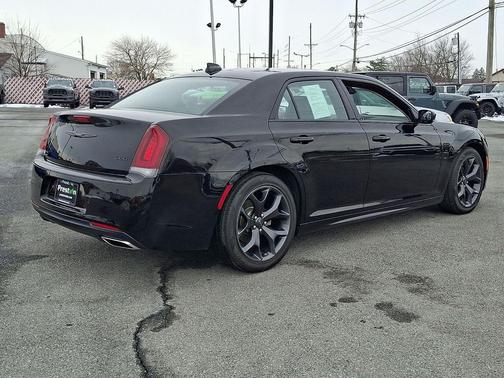 2023 Chrysler 300 Touring