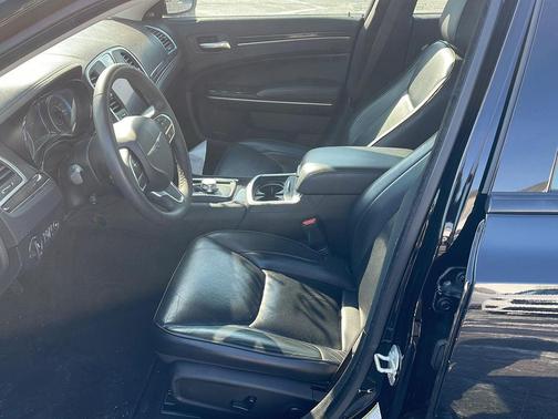 2023 Chrysler 300 Touring