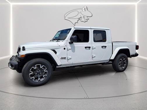 Bright White Clearcoat 2026 Jeep Gladiator Sahara 4x4