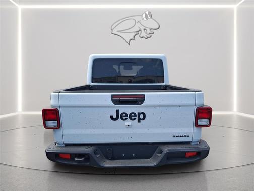Bright White Clearcoat 2026 Jeep Gladiator Sahara 4x4