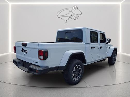 Bright White Clearcoat 2026 Jeep Gladiator Sahara 4x4