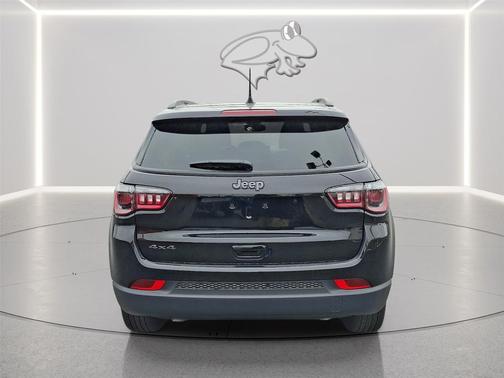 Diamond Black Crystal Pearlcoat 2026 Jeep Compass Latitude