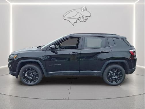 Diamond Black Crystal Pearlcoat 2026 Jeep Compass Latitude