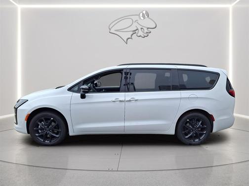 Bright White Clearcoat 2027 Chrysler Pacifica Limited