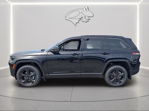 Diamond Black Crystal Pearlcoat 2026 Jeep Grand Cherokee Limited