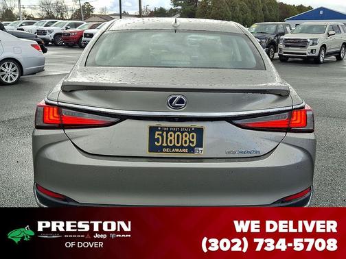 2020 Lexus ES 300h Base