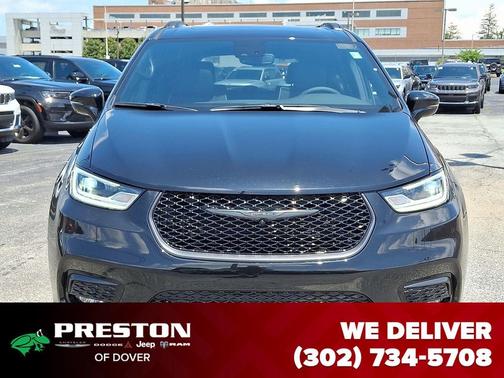 Diamond Black Crystal Pearlcoat 2025 Chrysler Pacifica Limited
