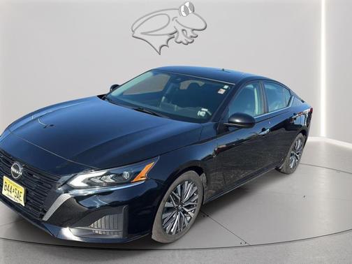 Super Black 2023 Nissan Altima 2.5 SV