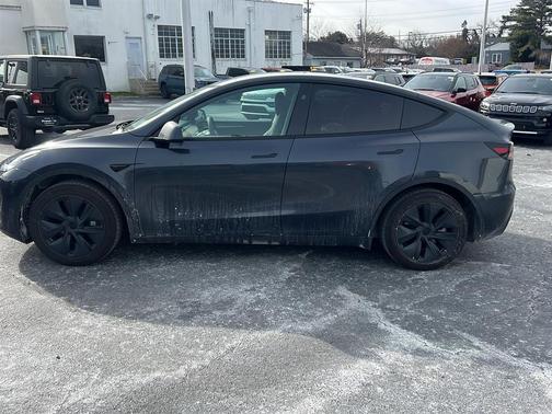 2024 Tesla Model Y Long Range Single Motor Rear-Wheel Drive