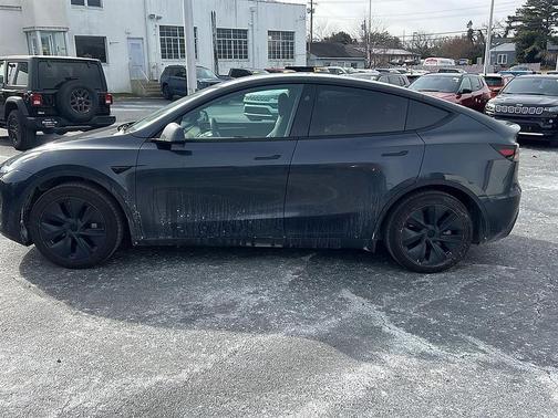 2024 Tesla Model Y Long Range Single Motor Rear-Wheel Drive